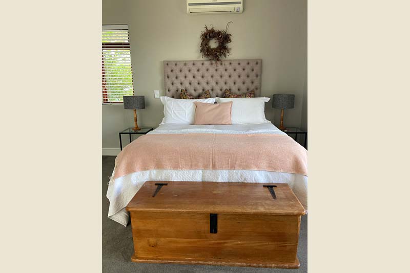 Exclusive Villa Queen size Bed 