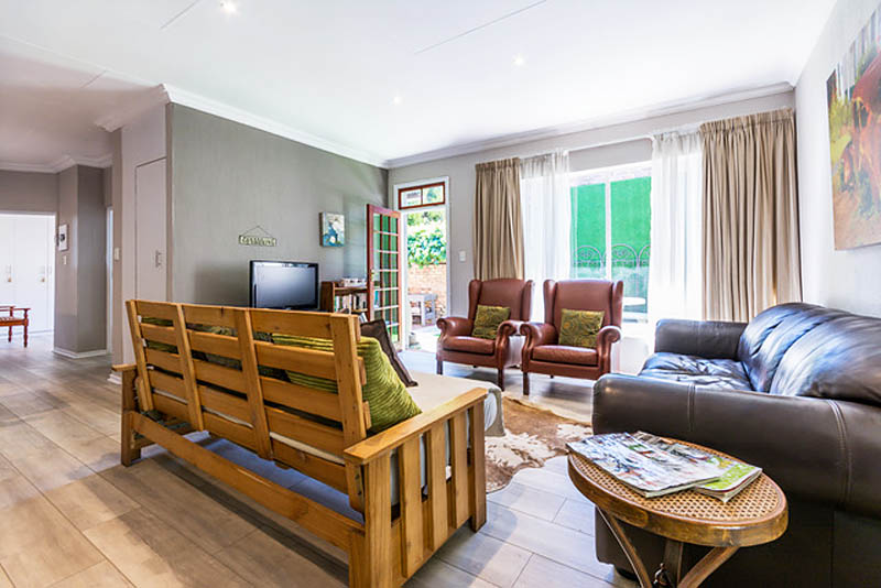 Living area - Gratia Cottage, self catering in Waverley, Pretoria