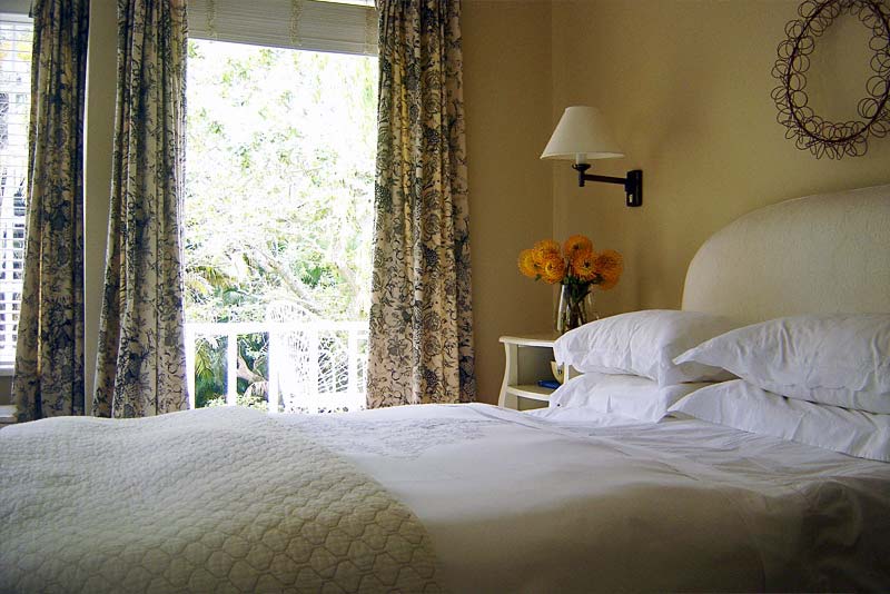 Bedroom 3 (queen bed, balcony) - Kaapse Draai Bed and Breakfast Constantia, Cape Town