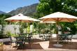 Courtyard - Le Ballon Rouge Guesthouse - Bed and Breakfast Franschhoek