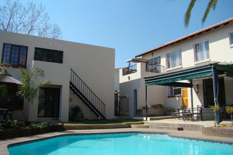 Cottage and Pool view - Louhallas self catering Edenvale, Johannesburg