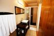 King Suite - bathroom - Haus Holzapfel - Self Catering in Beaufort West