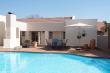 Pool area - Bed and Breakfast Eastleigh, Edenvale