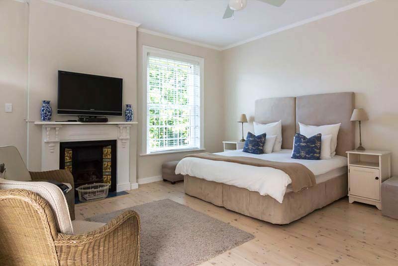 Upstairs suite - Sandown Lodge self catering Rondebosch, Cape Town