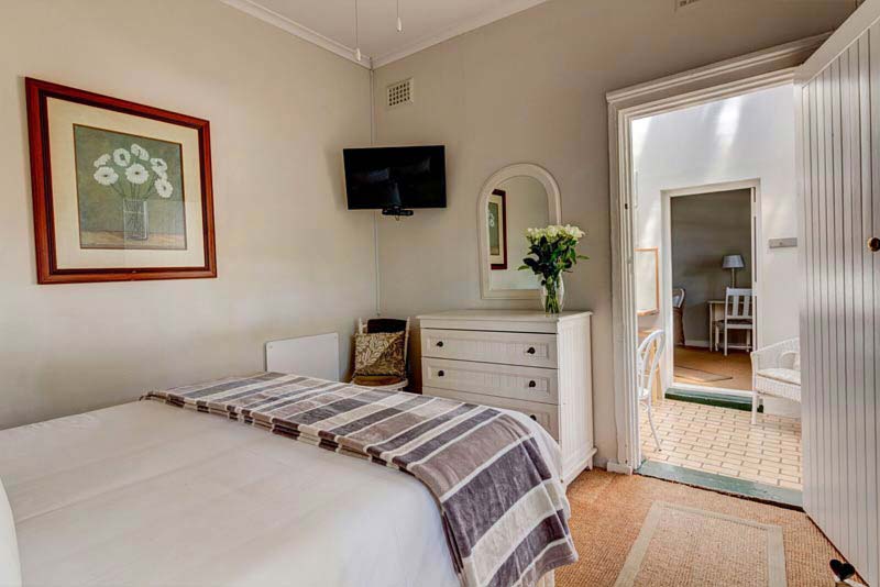 Family suite main bedroom - Sandown Lodge self catering Rondebosch, Cape Town