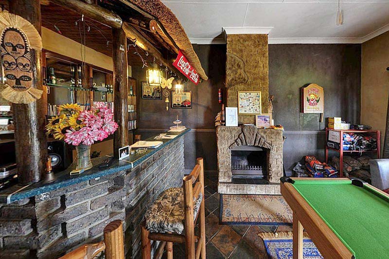 games room and pool table