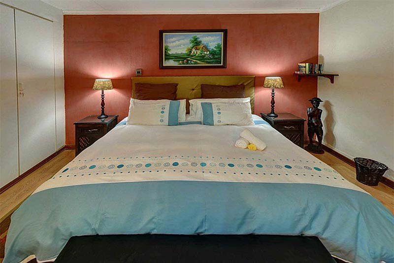 Honeymoon Suite king bed