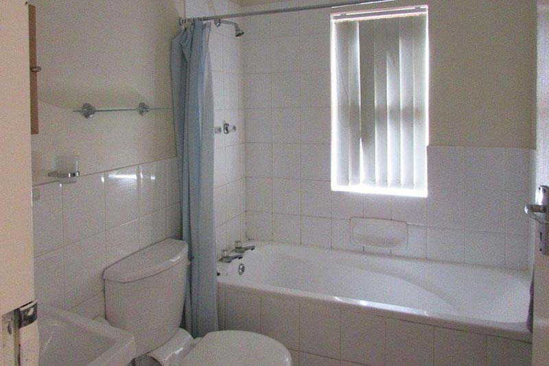 1 x Bedroom Bath and Shower