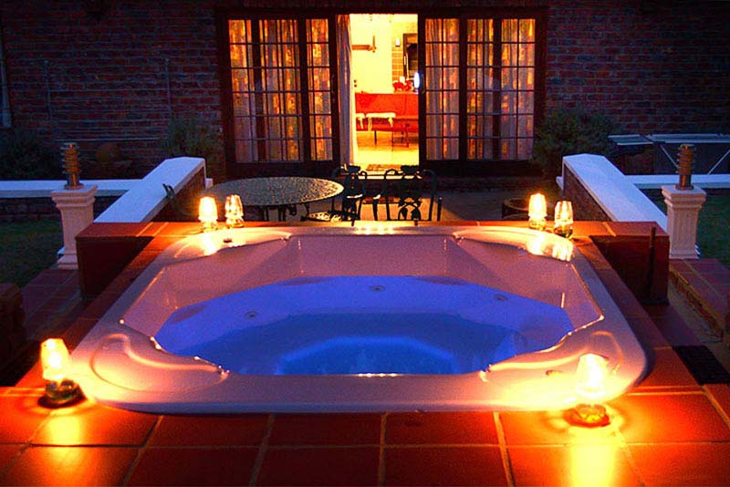 Jacuzzi time! The Milkshed - spacious self catering cottage in Tulbagh