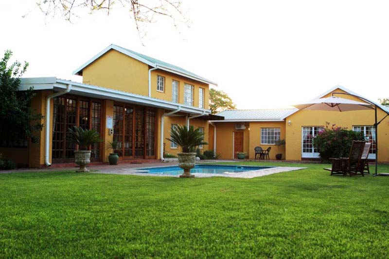 Back view - Libertas Guest House - Bed and Breakfast Mafikeng