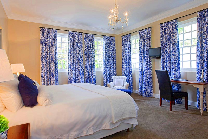 Capeblue Manor House bed and breakfast accommodation in Lakeside, Cape Town