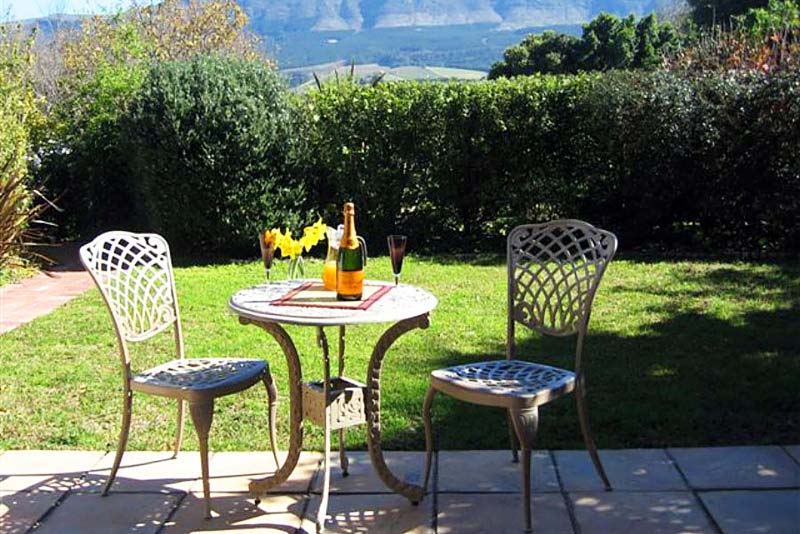 Paradiso Guesthouse - bed and breakfast in Constantia, Cape Town