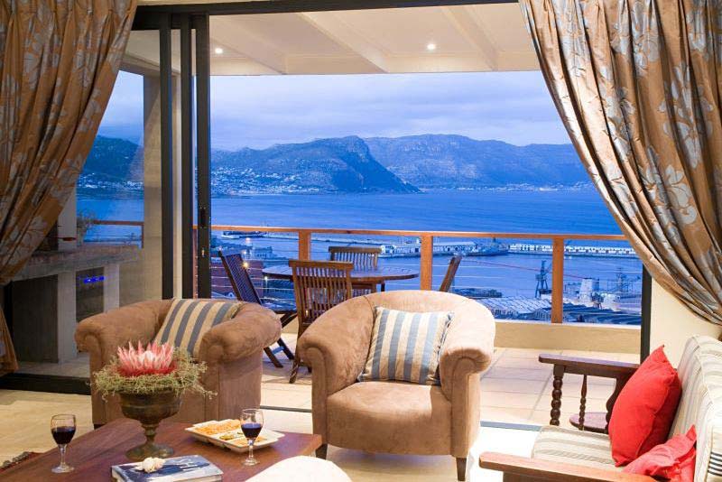 Relax in our executive lounge - Mariner Guesthouse bed and breakfast Simon's Town
