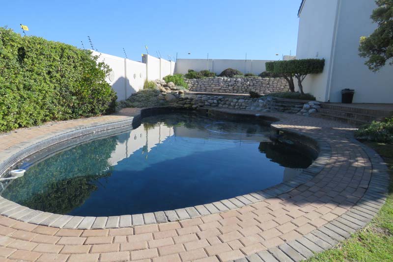 Shared swimming pool - The Potting Shed - Self Catering Hermanus