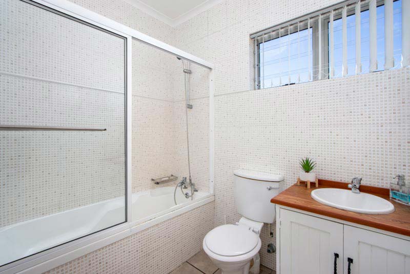 Apartment 2 bath with shower