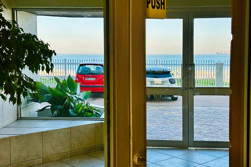 Foyer - Sea View Zeezicht self catering apartment in Bloubergstrand