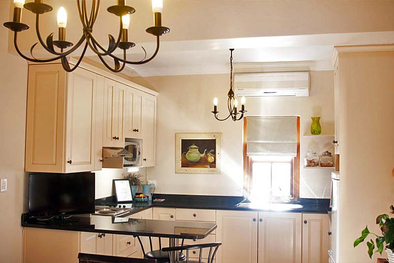 fully equipped kitchen - self catering in Franschhoek