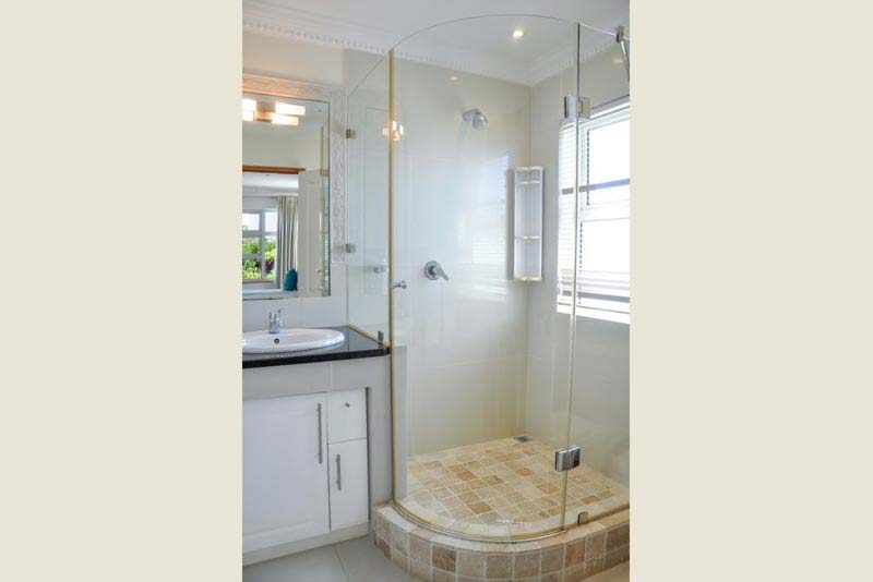 Downstairs en-suite shower, toilet and basin for bedroom 1
