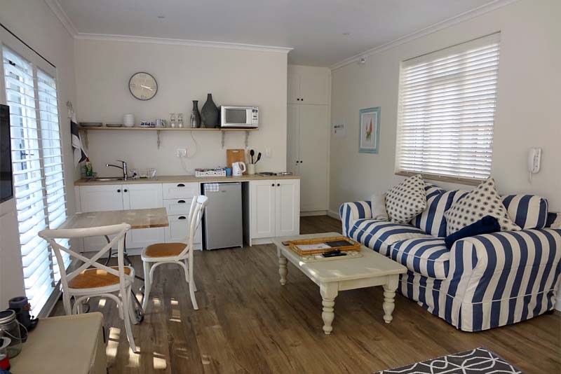 Pin Oak Suite - Mayfield Cottages self catering Rondebosch, Cape Town 