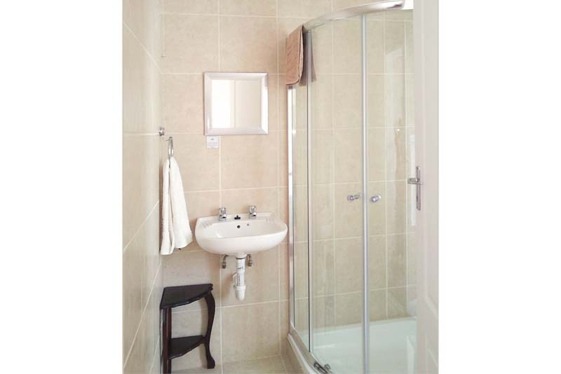 Protea Cottage main bedroom en-suite shower