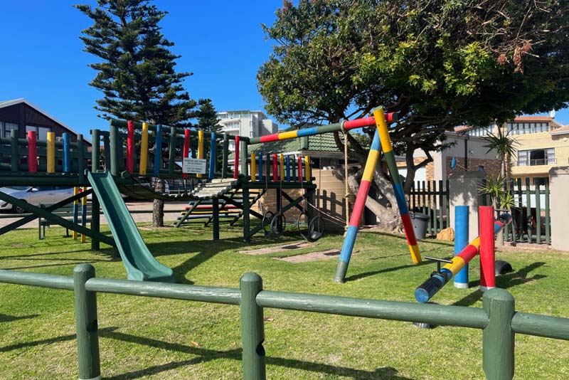 COMPLEX PLAY AREA