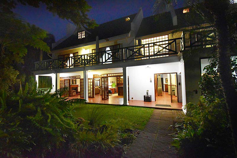 The Cuckoo's Nest Guest House offers bed and breakfast accommodation in Makhado (Louis Trichardt)