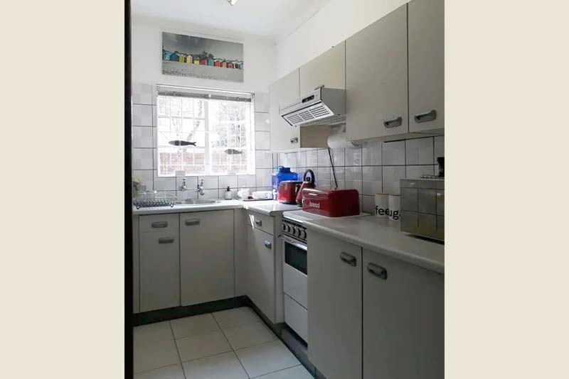 1 Bedroom Cottage Kitchen View - Spinoza Self Catering Windhoek