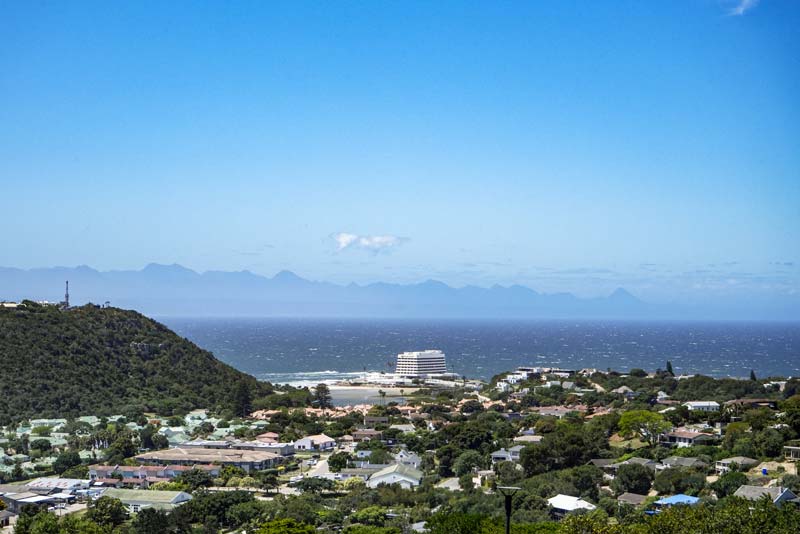Spectacular sea , and mountain views from Cape Robin 